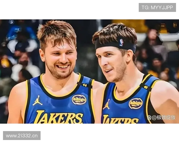 东契奇盛赞里夫斯二人组太无解